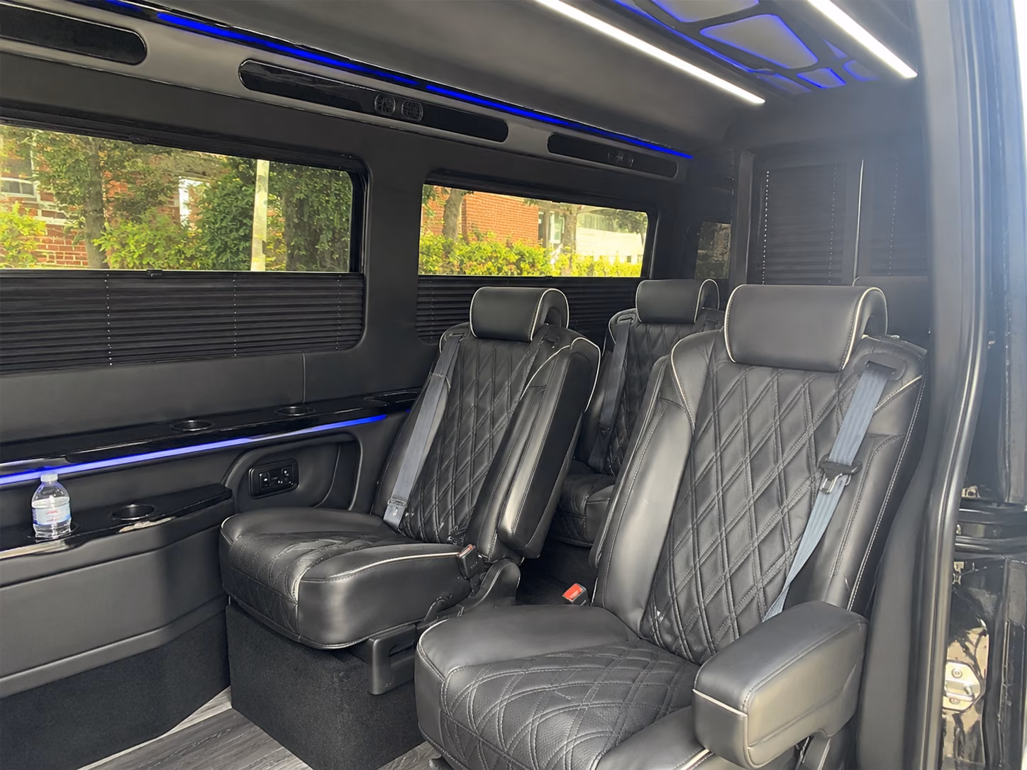 easily book transportation for your next airport transfer 1