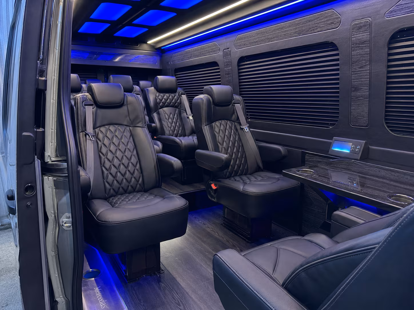easily book transportation for your next bachelor or bachelorette party 4