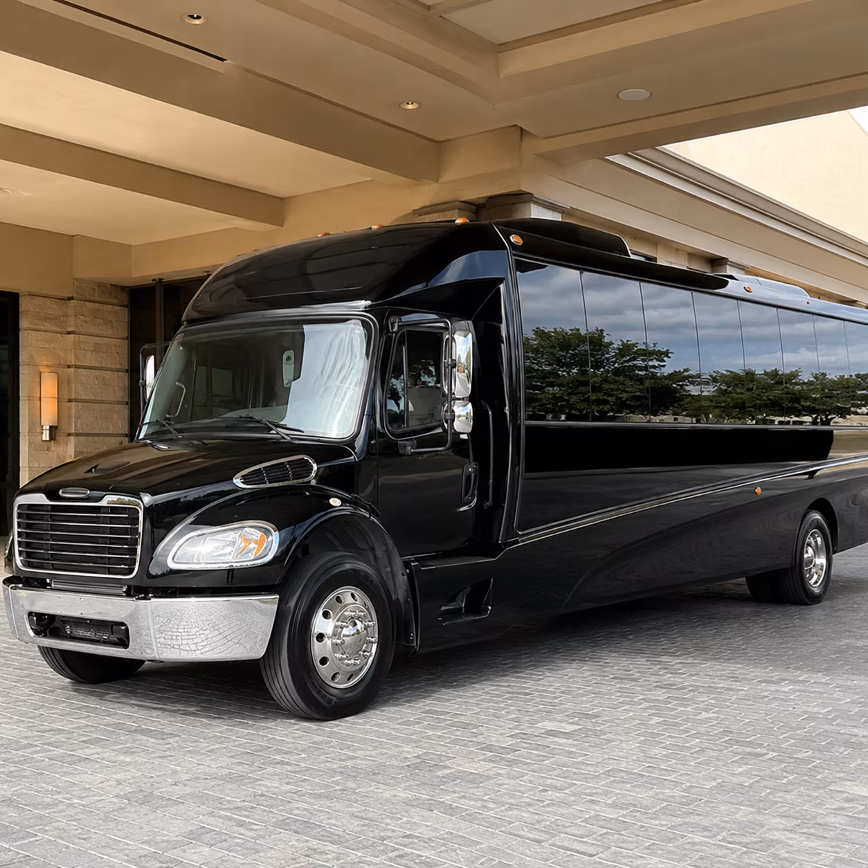 oxnard 28 passenger minibus